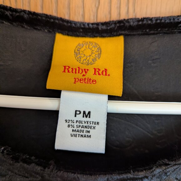 Ruby Rd. Velvet Soft Paisley Charcoal/Black Top w/ Asymmetrical Hem-PM - Picture 2 of 6